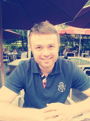 Dr. Ahmet Yapar